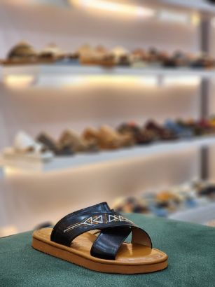 صورة شرقي اكس مطرز